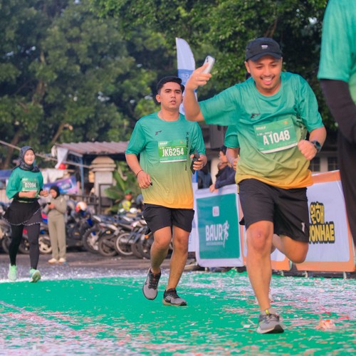 Race photo from BAUR RUN 2025
