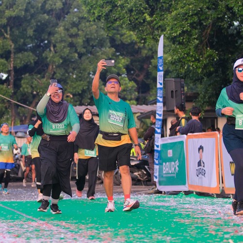 Race photo from BAUR RUN 2025