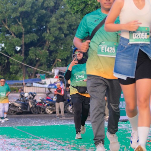 Race photo from BAUR RUN 2025
