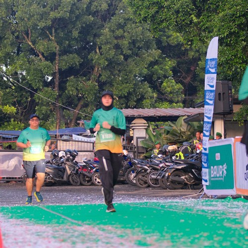 Race photo from BAUR RUN 2025