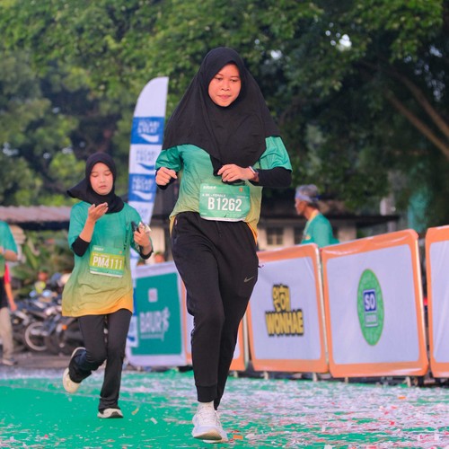 Race photo from BAUR RUN 2025