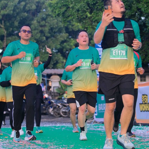 Race photo from BAUR RUN 2025
