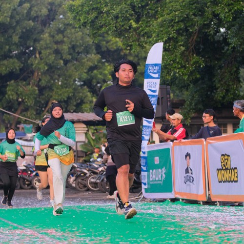 Race photo from BAUR RUN 2025