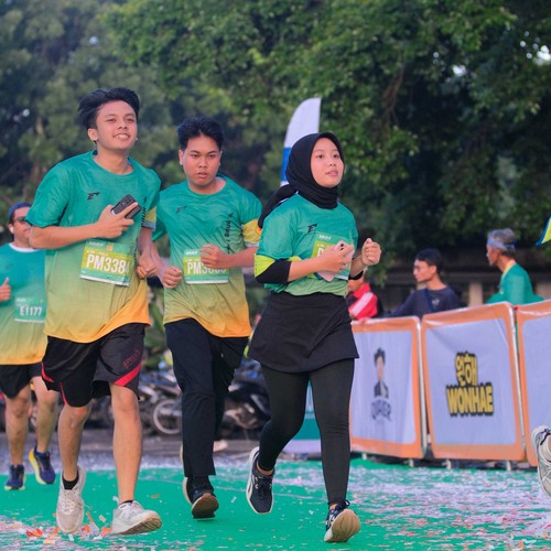 Race photo from BAUR RUN 2025