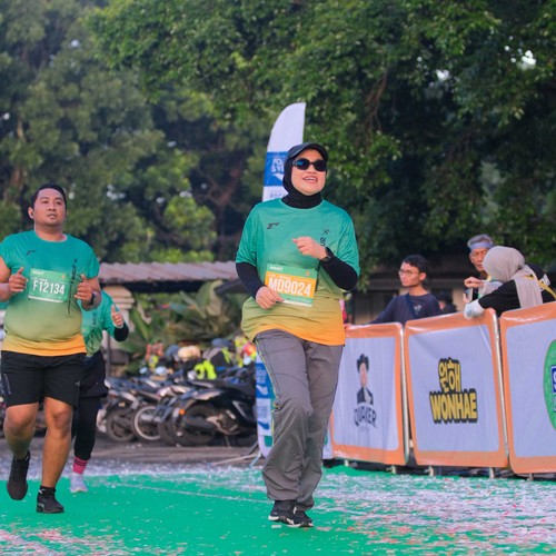 Race photo from BAUR RUN 2025