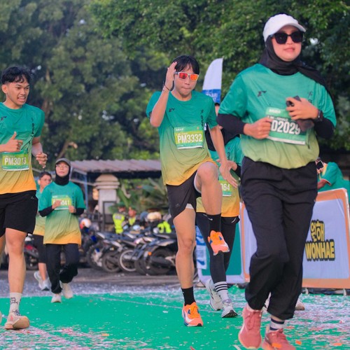 Race photo from BAUR RUN 2025