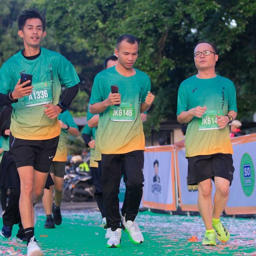 Race photo from BAUR RUN 2025