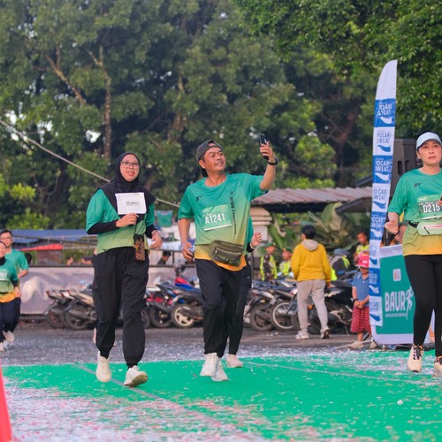 Race photo from BAUR RUN 2025