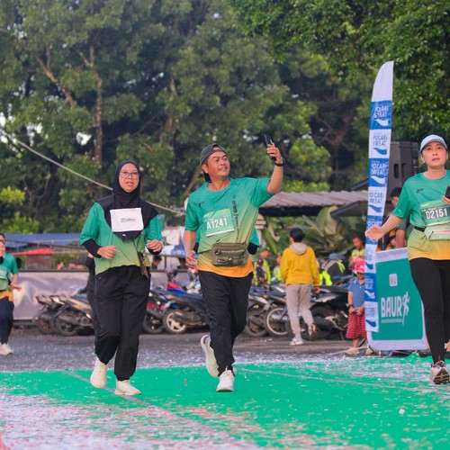 Race photo from BAUR RUN 2025