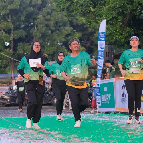 Race photo from BAUR RUN 2025