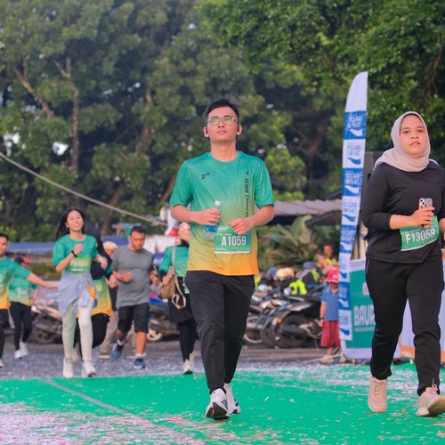 Race photo from BAUR RUN 2025