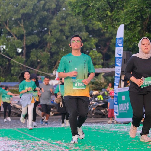 Race photo from BAUR RUN 2025