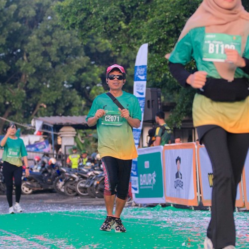 Race photo from BAUR RUN 2025