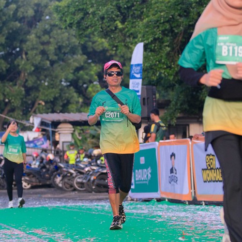 Race photo from BAUR RUN 2025