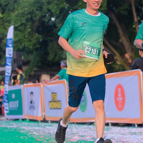 Race photo from BAUR RUN 2025