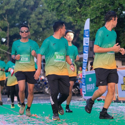 Race photo from BAUR RUN 2025