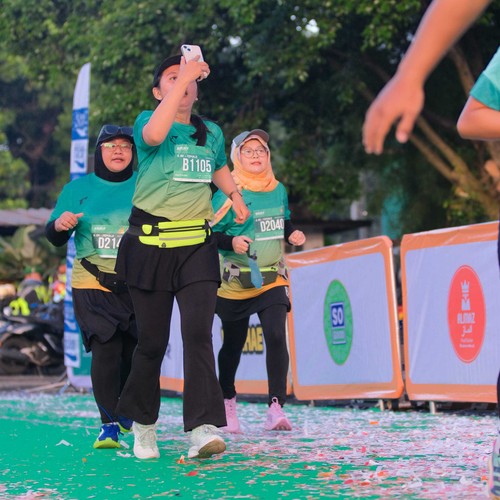 Race photo from BAUR RUN 2025