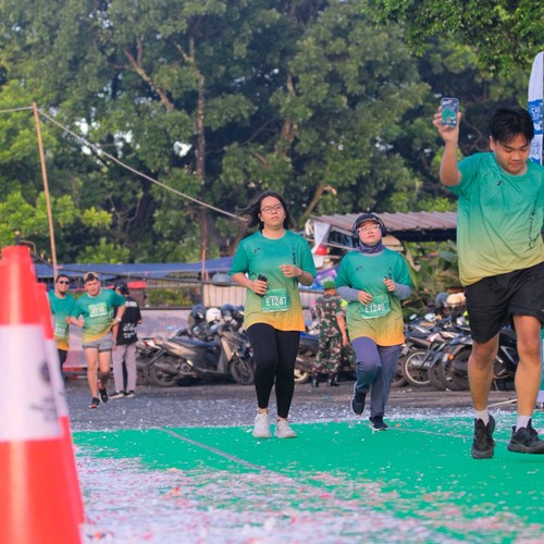Race photo from BAUR RUN 2025