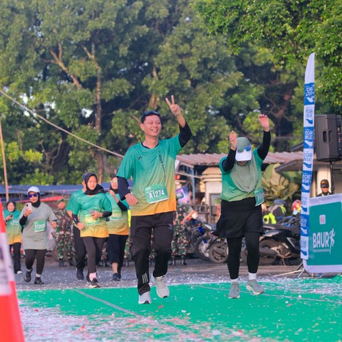 Race photo from BAUR RUN 2025