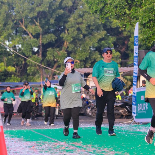 Race photo from BAUR RUN 2025