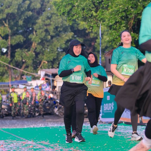Race photo from BAUR RUN 2025