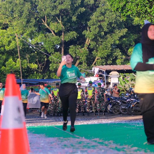 Race photo from BAUR RUN 2025