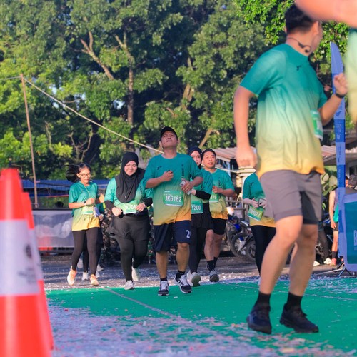 Race photo from BAUR RUN 2025
