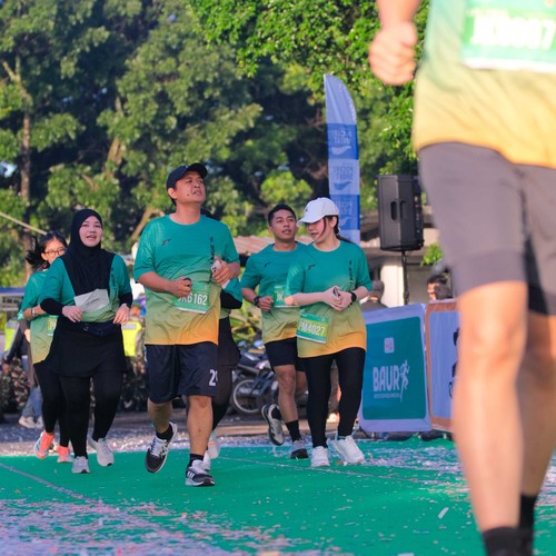 Race photo from BAUR RUN 2025