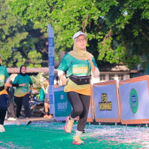 Race photo from BAUR RUN 2025