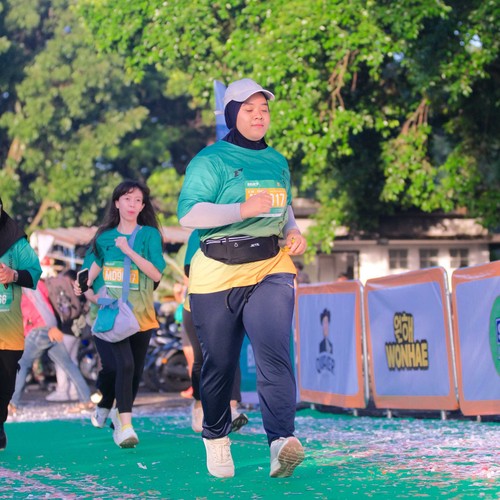 Race photo from BAUR RUN 2025