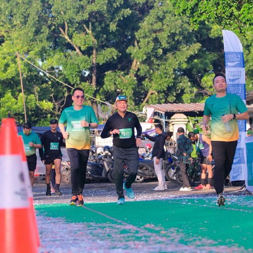 Race photo from BAUR RUN 2025