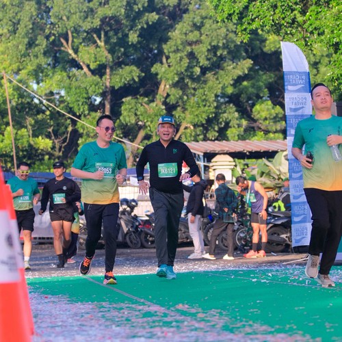 Race photo from BAUR RUN 2025