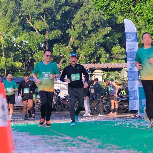 Race photo from BAUR RUN 2025