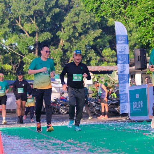 Race photo from BAUR RUN 2025