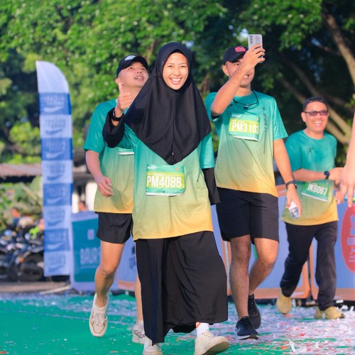 Race photo from BAUR RUN 2025