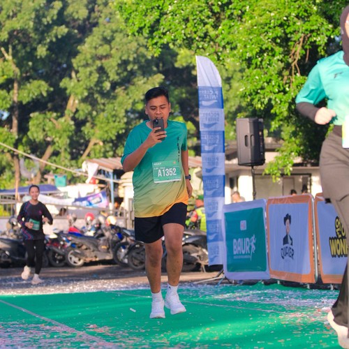 Race photo from BAUR RUN 2025