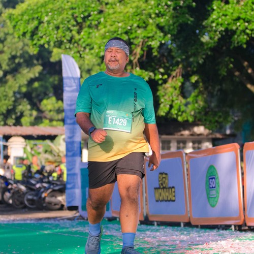 Race photo from BAUR RUN 2025