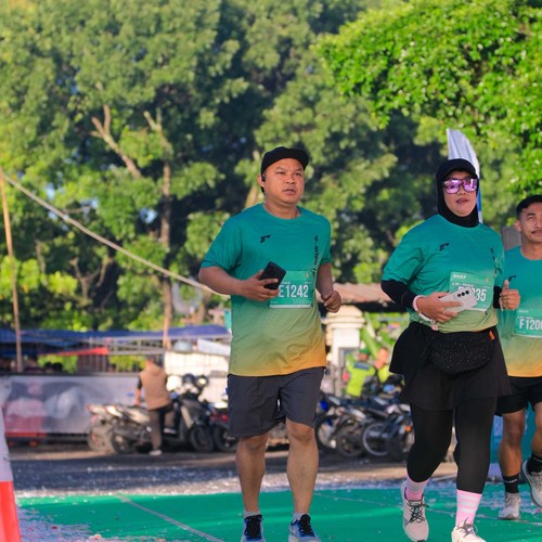 Race photo from BAUR RUN 2025