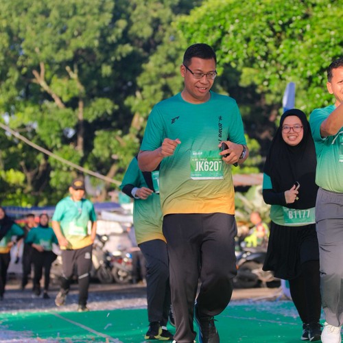Race photo from BAUR RUN 2025