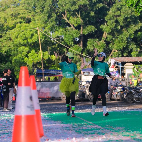 Race photo from BAUR RUN 2025