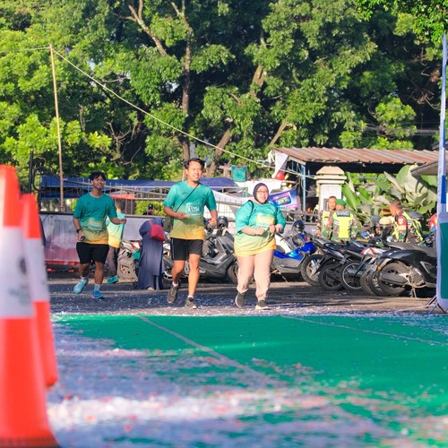 Race photo from BAUR RUN 2025