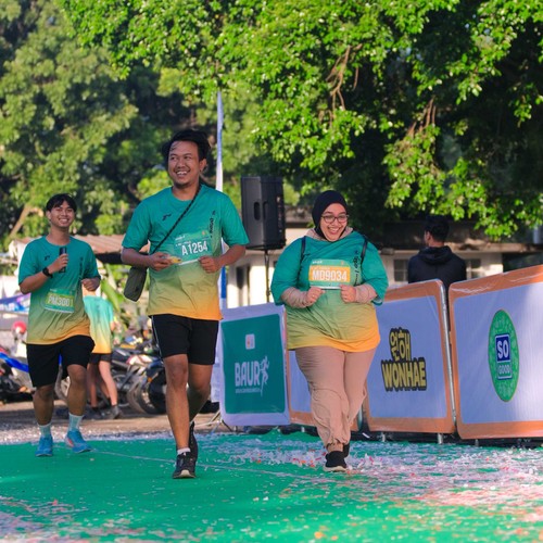 Race photo from BAUR RUN 2025