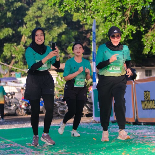 Race photo from BAUR RUN 2025