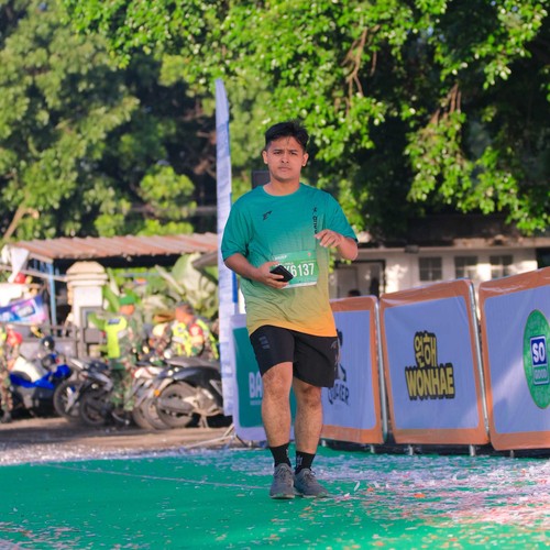 Race photo from BAUR RUN 2025