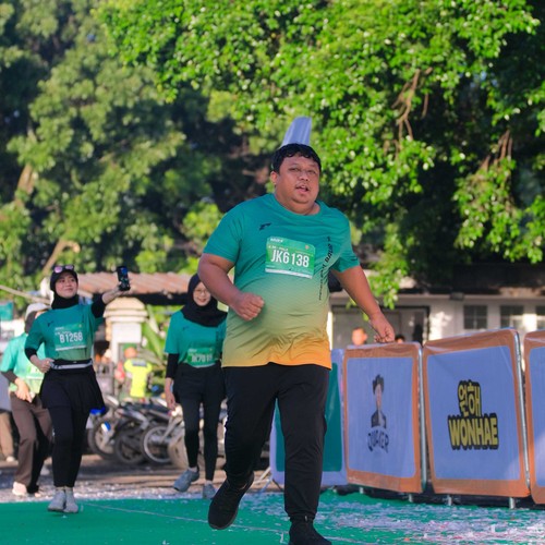 Race photo from BAUR RUN 2025