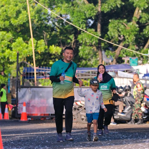 Race photo from BAUR RUN 2025