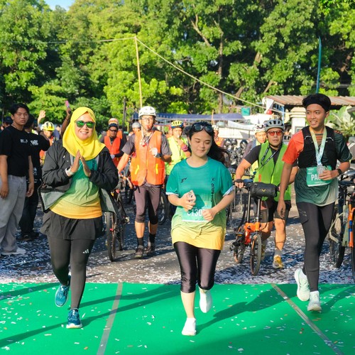 Race photo from BAUR RUN 2025