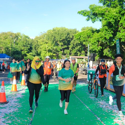 Race photo from BAUR RUN 2025
