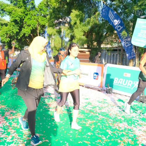 Race photo from BAUR RUN 2025