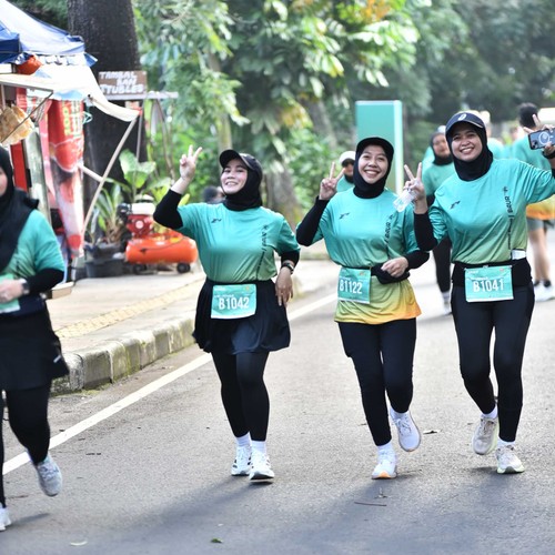 Race photo from BAUR RUN 2025